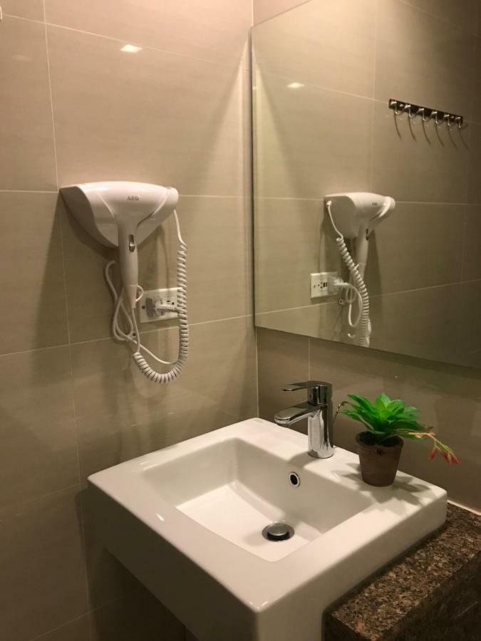 Travellers 101 Condo Near Manila Airport מראה חיצוני תמונה